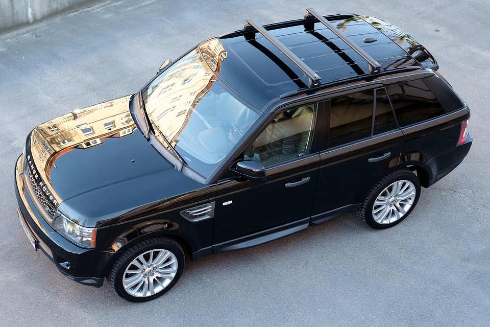 range rover 2176930 960 720 - Footage Shows Angry Drivers Playing Cat & Mouse on School Road